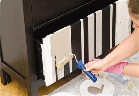 Оживите свою мебель с помощью покраски ножек